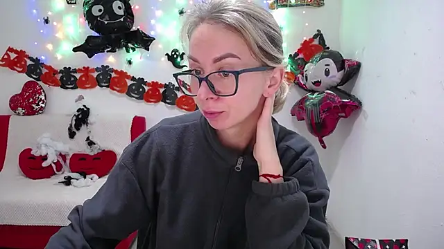 Snapshot of VasilisaSii chatting on 27, 10, 2025 VasilisaSii online show from 27, 10, 2025