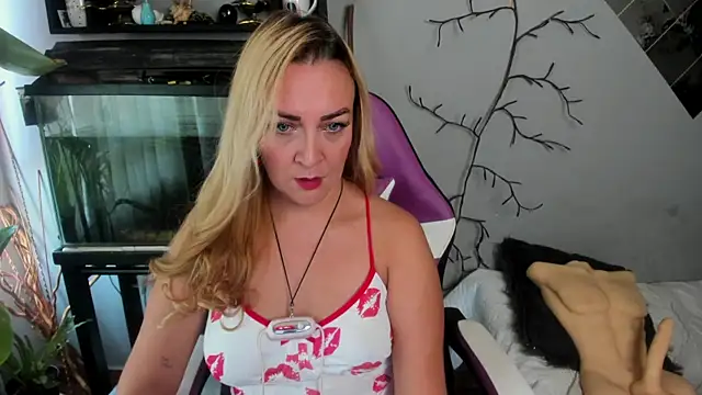 karen mature69 online show from 14, 9, 2025