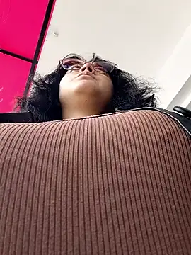 lara moon25 online show from 4, 12, 2025