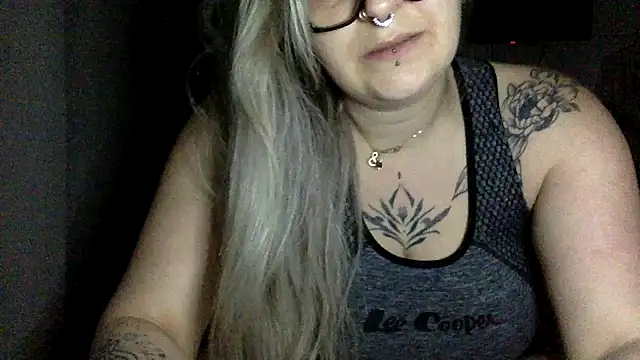 Snapshot of vanillesoumise chatting on 10, 2, 2025 vanillesoumise online show from 10, 2, 2025