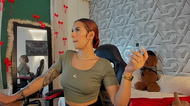 Sophiee Hill online show from 14, 1, 2026