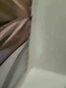 LargeDominoes online show from 18, 4, 2026