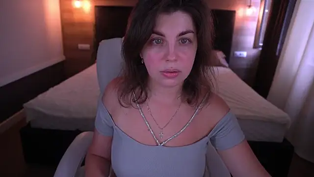 MirandaWong online show from 10, 9, 2025