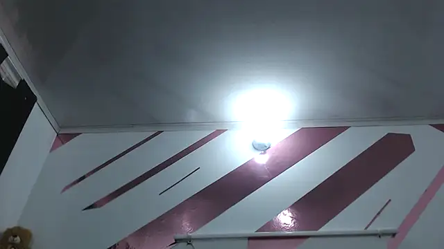 Kitten Hot  online show from 27, 11, 2025