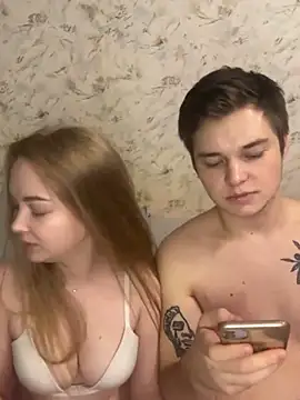 Snapshot of Family-Mm1 chatting on 8, 12, 2024 Family-Mm1 online show from 8, 12, 2024