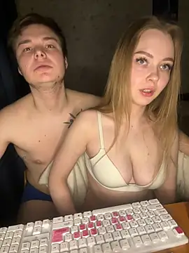 Snapshot of Family-Mm1 chatting on 20, 12, 2024 Family-Mm1 online show from 20, 12, 2024