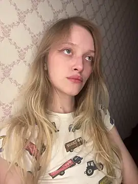 Snapshot of Evvie_Summn1 chatting on 19, 4, 2026 Evvie Summn1 online show from 19, 4, 2026