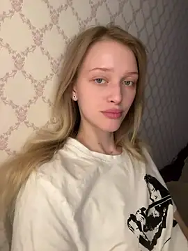 Snapshot of Evvie_Summn1 chatting on 23, 4, 2026 Evvie Summn1 online show from 23, 4, 2026