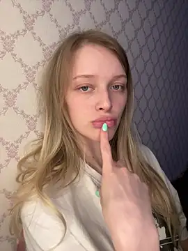 Snapshot of Evvie_Summn1 chatting on 24, 4, 2026 Evvie Summn1 online show from 24, 4, 2026