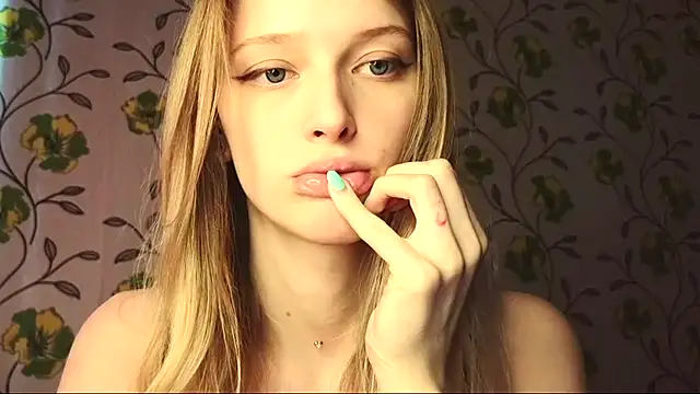 Snapshot of Evvie_Summn1 chatting on 12, 5, 2026 Evvie Summn1 online show from 12, 5, 2026