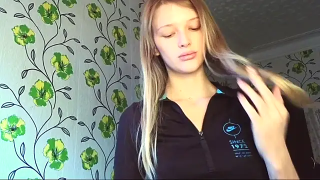 Snapshot of Evvie_Summn1 chatting on 5, 6, 2026 Evvie Summn1 online show from 5, 6, 2026