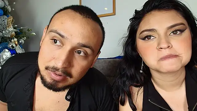 Snapshot of XXCOUPLESSEX chatting on 4, 1, 2025 XXCOUPLESSEX online show from 4, 1, 2025