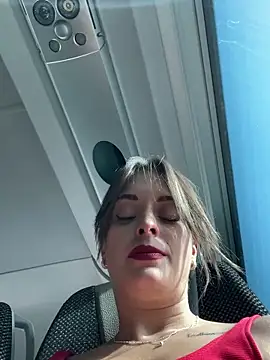 Snapshot of Yasmine47 chatting on 9, 9, 2025 Yasmine47 online show from 9, 9, 2025