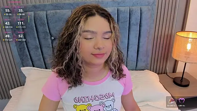 Snapshot of pretty_sunlight_ chatting on 7, 5, 2026 pretty sunlight online show from 7, 5, 2026