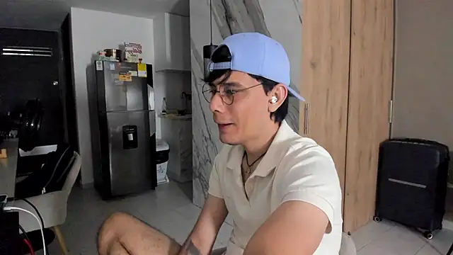 Huge latin cock online show from 21, 2, 2025