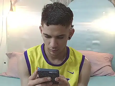 Snapshot of tylor_boy chatting on 5, 12, 2025 tylor boy online show from 5, 12, 2025