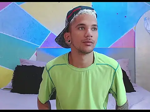 Snapshot of tylor_boy chatting on 2, 3, 2026 tylor boy online show from 2, 3, 2026