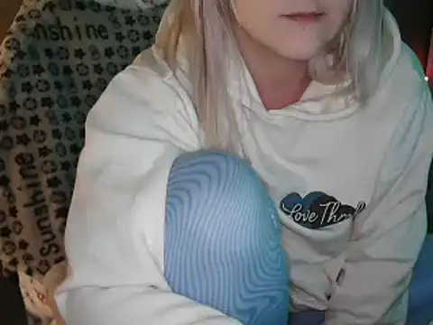 Snapshot of LaRa_forU chatting on 5, 12, 2024 LaRa forU online show from 5, 12, 2024