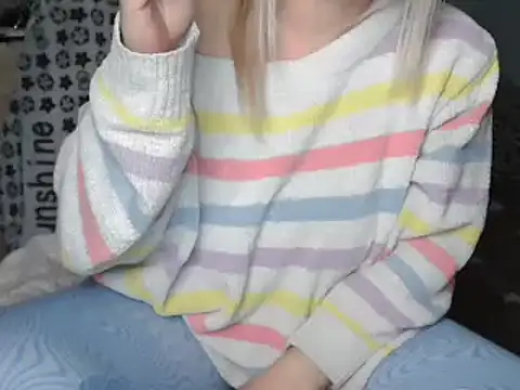 Snapshot of LaRa_forU chatting on 7, 12, 2024 LaRa forU online show from 7, 12, 2024