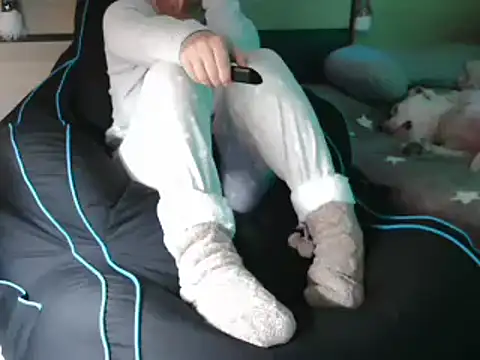 Snapshot of LaRa_forU chatting on 18, 12, 2024 LaRa forU online show from 18, 12, 2024