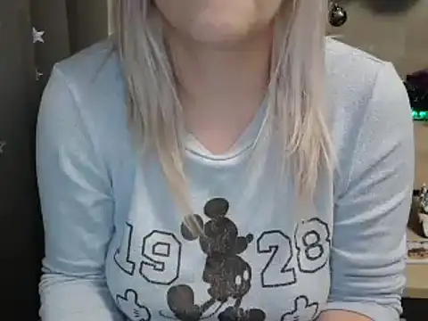 Snapshot of LaRa_forU chatting on 28, 12, 2024 LaRa forU online show from 28, 12, 2024