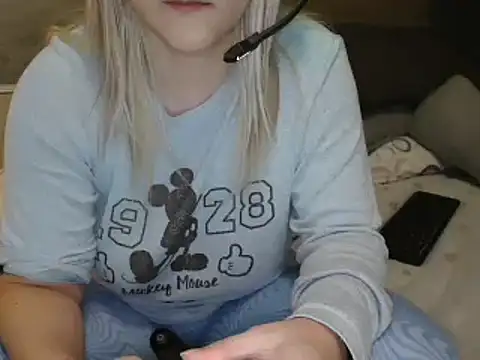 Snapshot of LaRa_forU chatting on 22, 1, 2025 LaRa forU online show from 22, 1, 2025