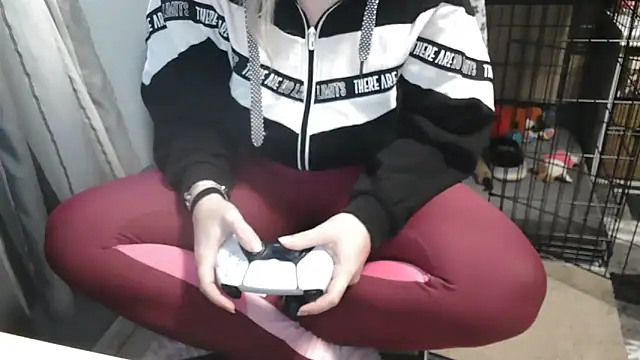 Snapshot of LaRa_forU chatting on 10, 2, 2025 LaRa forU online show from 10, 2, 2025