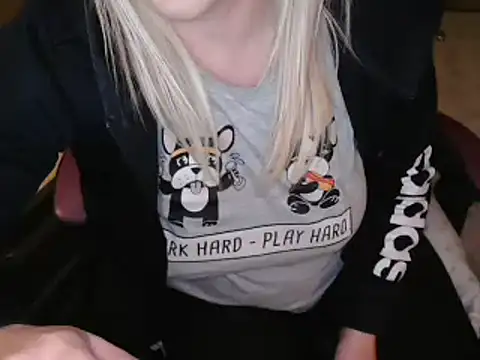 Snapshot of LaRa_forU chatting on 14, 3, 2025 LaRa forU online show from 14, 3, 2025