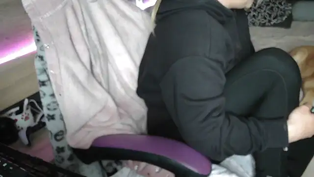 Snapshot of LaRa_forU chatting on 17, 3, 2025 LaRa forU online show from 17, 3, 2025