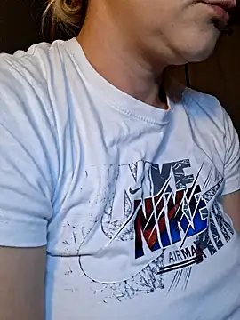 Snapshot of LaRa_forU chatting on 26, 9, 2025 LaRa forU online show from 26, 9, 2025