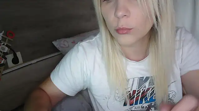 Snapshot of LaRa_forU chatting on 27, 9, 2025 LaRa forU online show from 27, 9, 2025