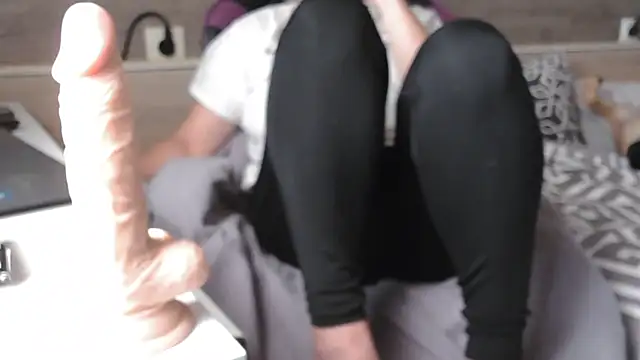 Snapshot of LaRa_forU chatting on 26, 10, 2025 LaRa forU online show from 26, 10, 2025