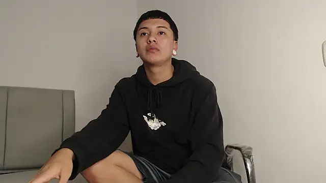 alex-lover online show from 15, 4, 2026