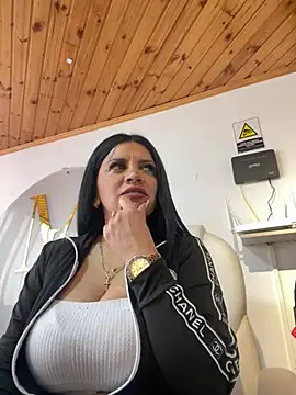 Snapshot of Milff_parkerrr chatting on 8, 3, 2025 Milff parkerrr online show from 8, 3, 2025