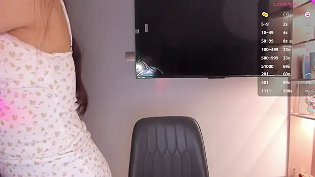 Snapshot of 1_love_8 chatting on 14, 10, 2025 1 love 8 online show from 14, 10, 2025