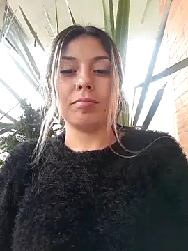 Sweel Leyva18 online show from 6, 3, 2025