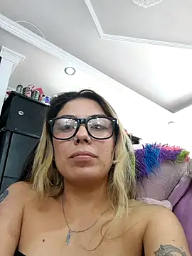 Snapshot of Sweel_Leyva18 chatting on 5, 6, 2026 Sweel Leyva18 online show from 5, 6, 2026
