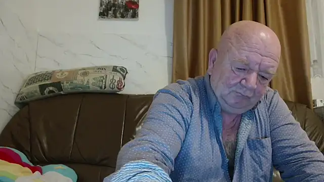 Snapshot of fullballs6 chatting on 21, 12, 2025 fullballs6 online show from 21, 12, 2025