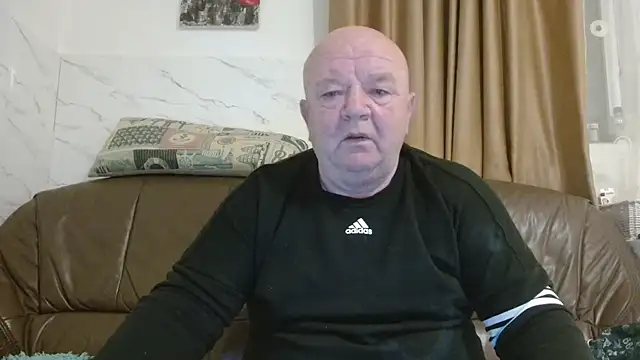 Snapshot of fullballs6 chatting on 15, 1, 2026 fullballs6 online show from 15, 1, 2026