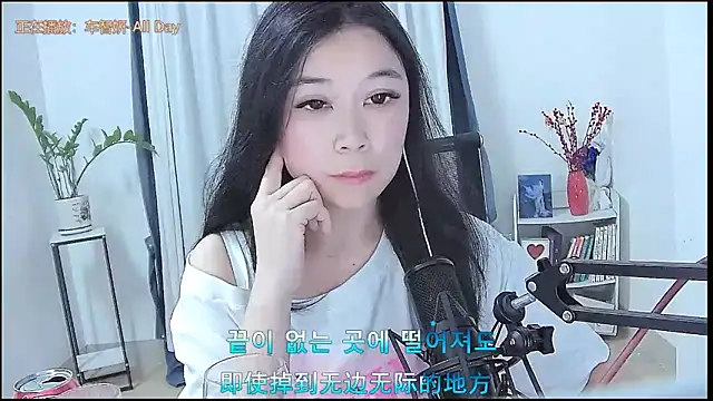 Snapshot of Amity-ox chatting on 13, 4, 2026 Amity-ox online show from 13, 4, 2026