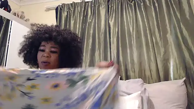 Snapshot of Foxybrownxx1 chatting on 29, 9, 2025 Foxybrownxx1 online show from 29, 9, 2025