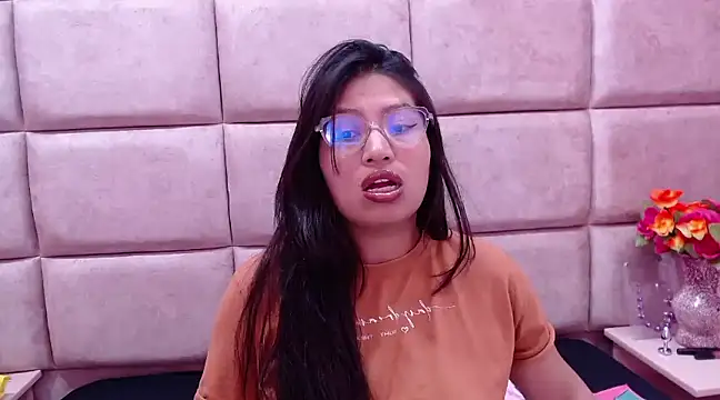 Snapshot of Miaa_Smiith_ chatting on 5, 1, 2025 Miaa Smiith online show from 5, 1, 2025