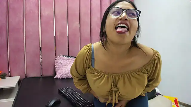 Snapshot of Miaa_Smiith_ chatting on 28, 11, 2025 Miaa Smiith online show from 28, 11, 2025