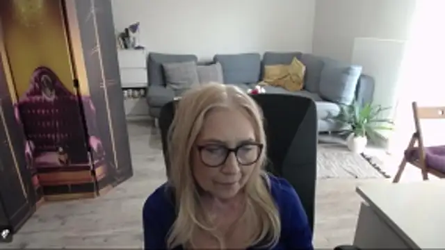 sofia xkiss online show from 13, 4, 2026