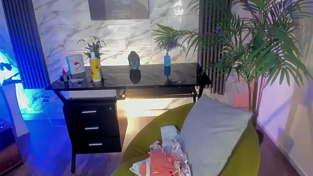 Snapshot of SofiaGomez420 chatting on 8, 2, 2025 SofiaGomez420 online show from 8, 2, 2025