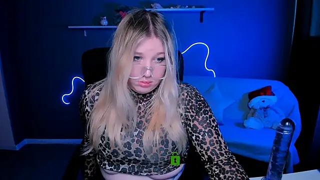 Snapshot of juli_kisss chatting on 4, 3, 2025 juli kisss online show from 4, 3, 2025