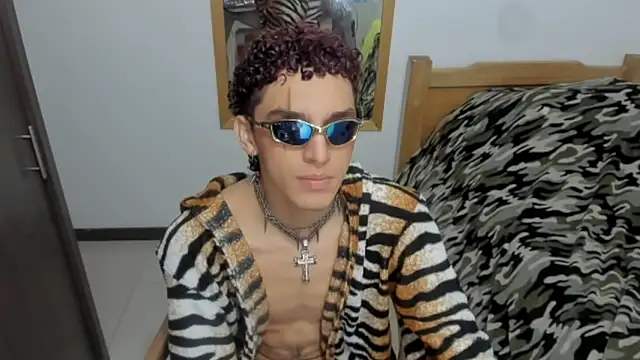 Snapshot of skinnypipe chatting on 20, 10, 2025 skinnypipe online show from 20, 10, 2025