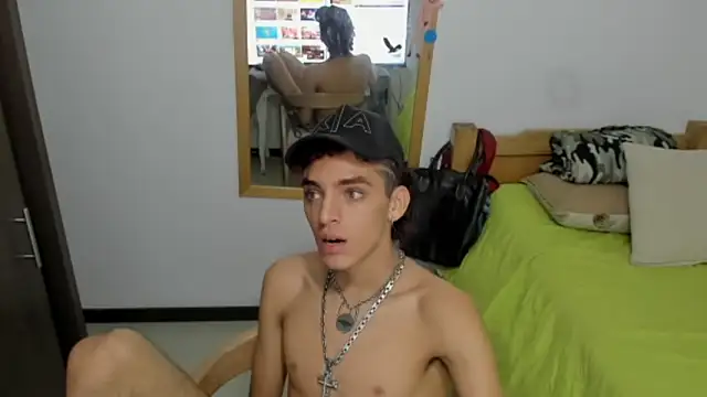 Snapshot of skinnypipe chatting on 21, 10, 2025 skinnypipe online show from 21, 10, 2025