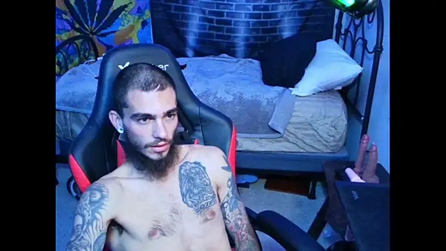 Snapshot of XMeF10 chatting on 5, 1, 2025 XMeF10 online show from 5, 1, 2025