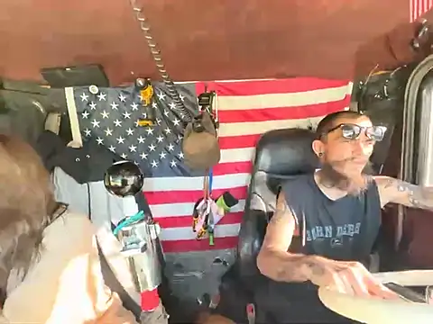 Snapshot of XMeF10 chatting on 20, 10, 2025 XMeF10 online show from 20, 10, 2025